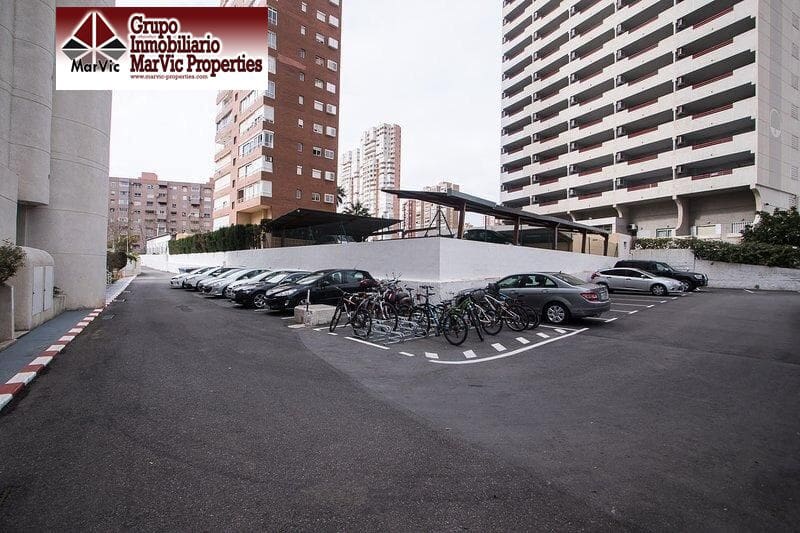 2 bedroom Flat for sale in Benidorm with pool - € 395,000 (Ref: 8537507)