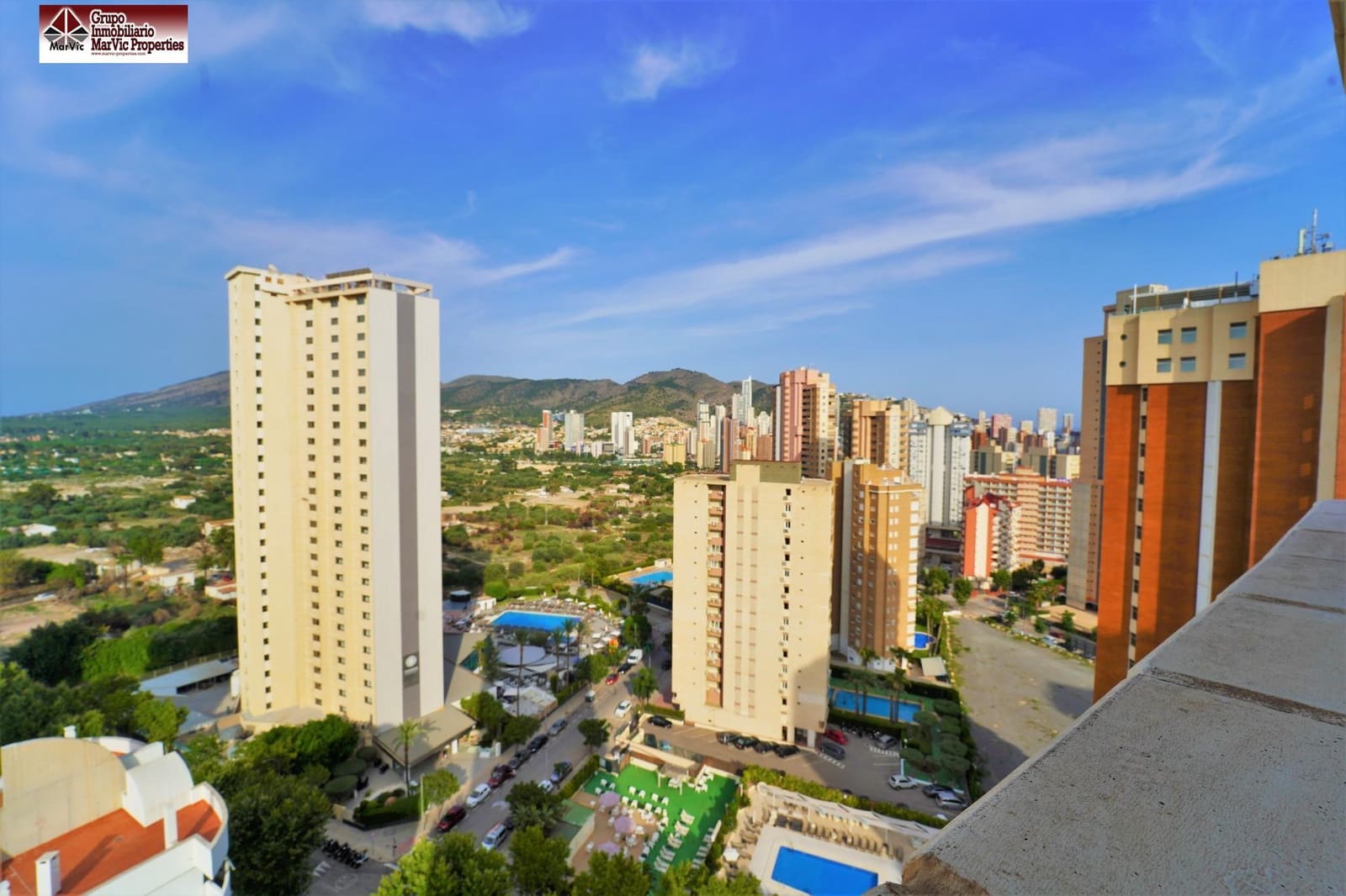 2 bedroom Flat for sale in Benidorm with pool - € 395,000 (Ref: 8537507)