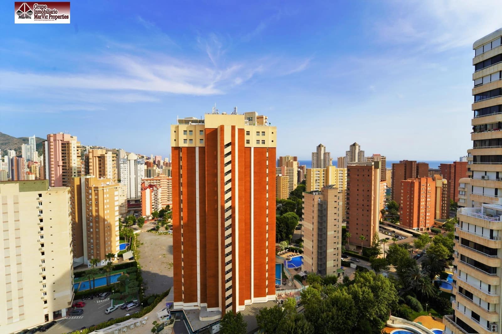 2 bedroom Flat for sale in Benidorm with pool - € 395,000 (Ref: 8537507)