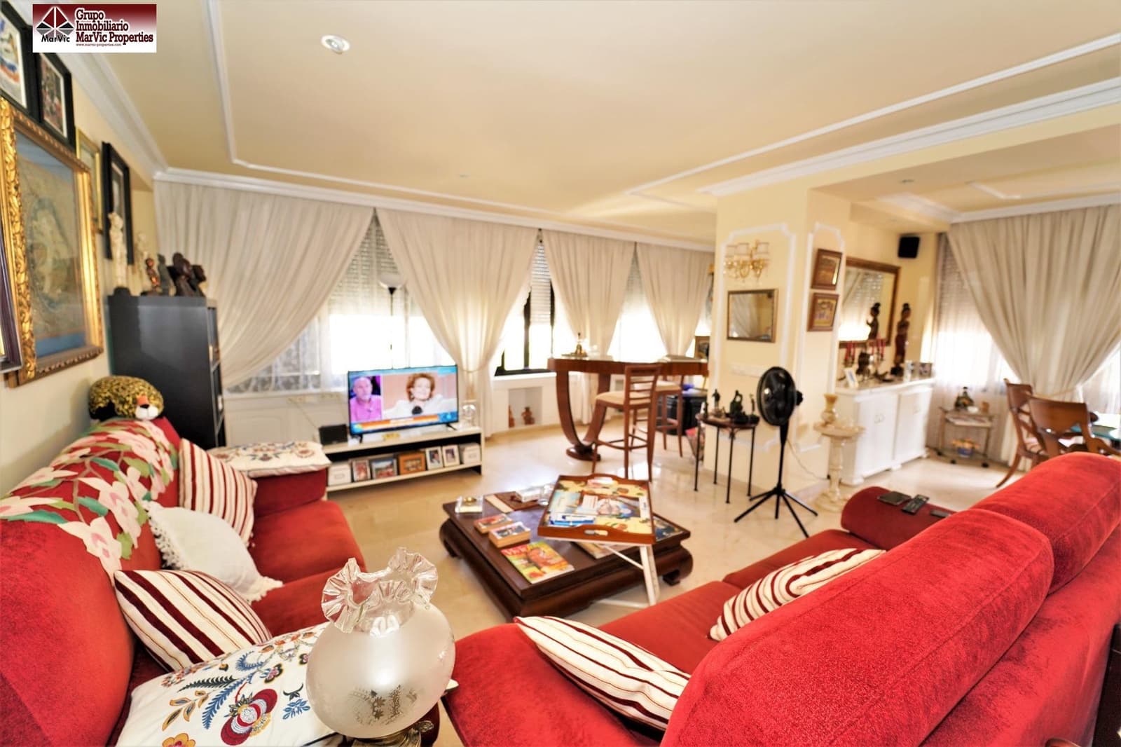 2 bedroom Flat for sale in Benidorm with pool - € 395,000 (Ref: 8537507)