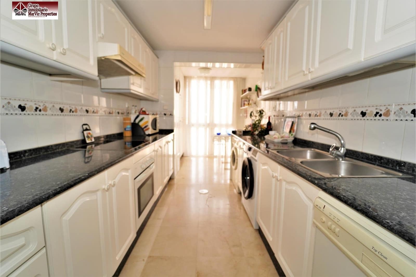 2 bedroom Flat for sale in Benidorm with pool - € 395,000 (Ref: 8537507)
