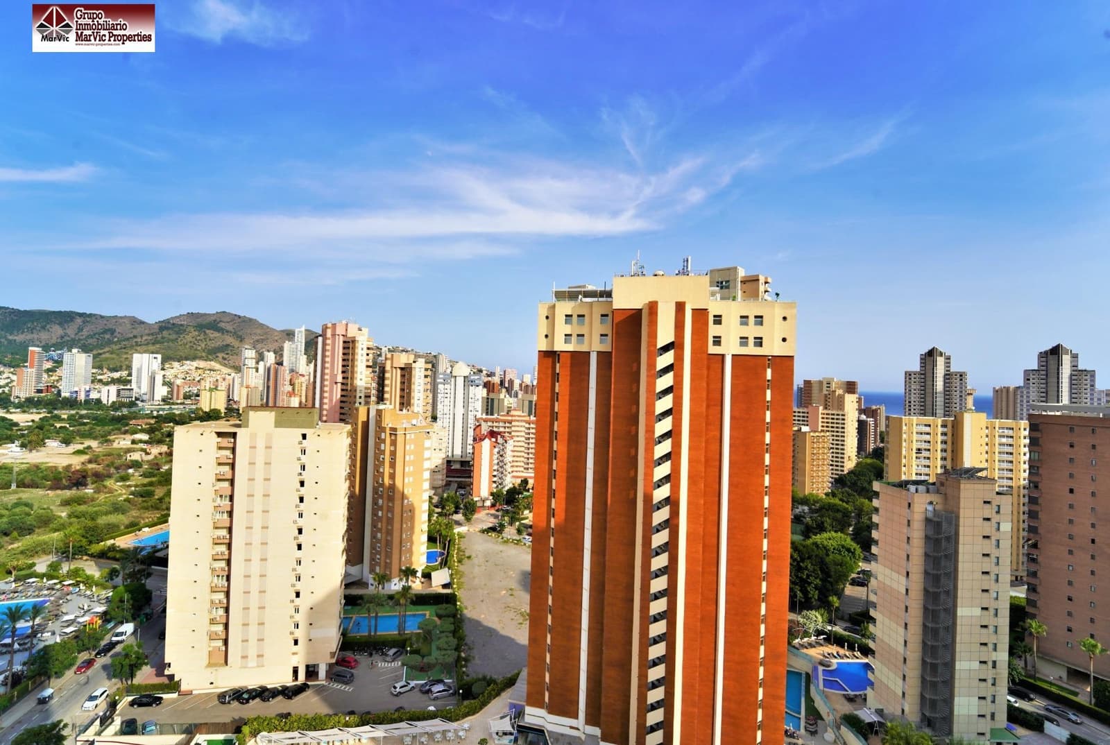2 bedroom Flat for sale in Benidorm with pool - € 395,000 (Ref: 8537507)