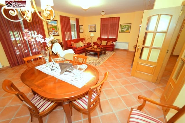 4 bedroom Villa for sale in Finestrat with garage - € 489,000 (Ref: 8537513)