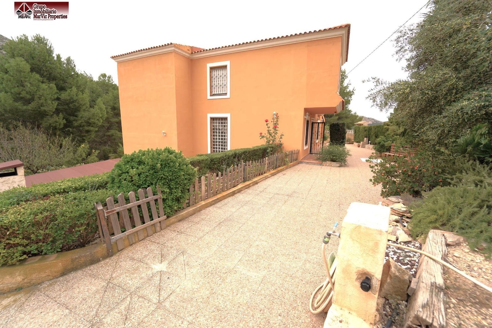 4 bedroom Villa for sale in Finestrat with garage - € 489,000 (Ref: 8537513)