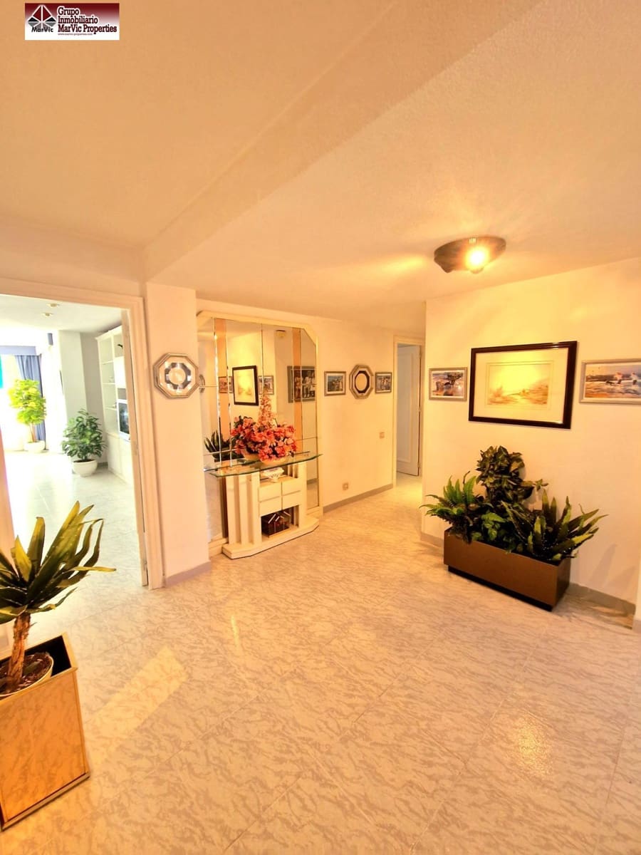 4 bedroom Flat for sale in Benidorm with pool - € 650,000 (Ref: 8537518)