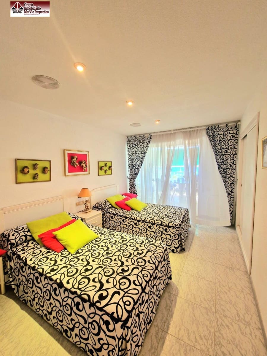 4 bedroom Flat for sale in Benidorm with pool - € 650,000 (Ref: 8537518)