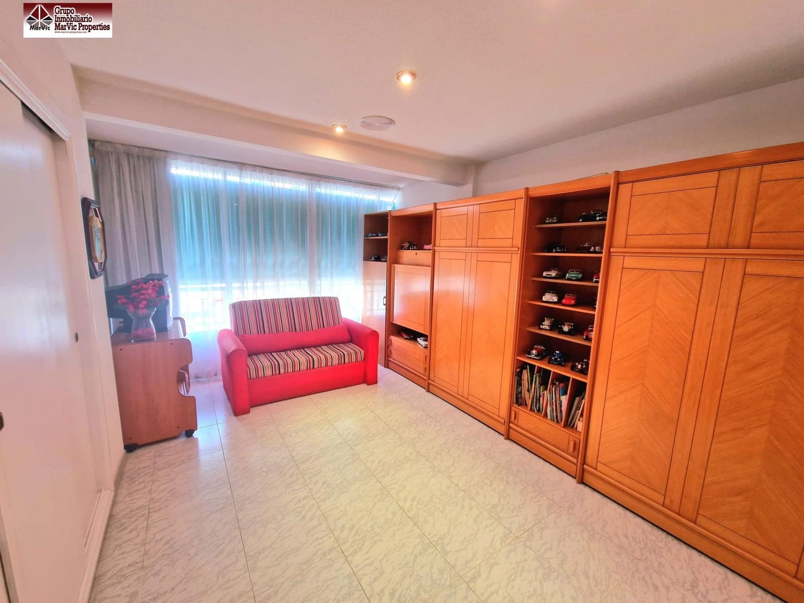 4 bedroom Flat for sale in Benidorm with pool - € 650,000 (Ref: 8537518)