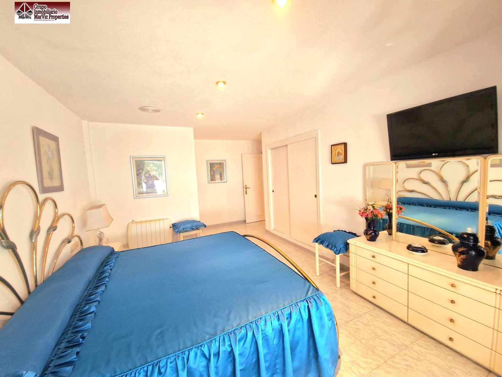 4 bedroom Flat for sale in Benidorm with pool - € 650,000 (Ref: 8537518)