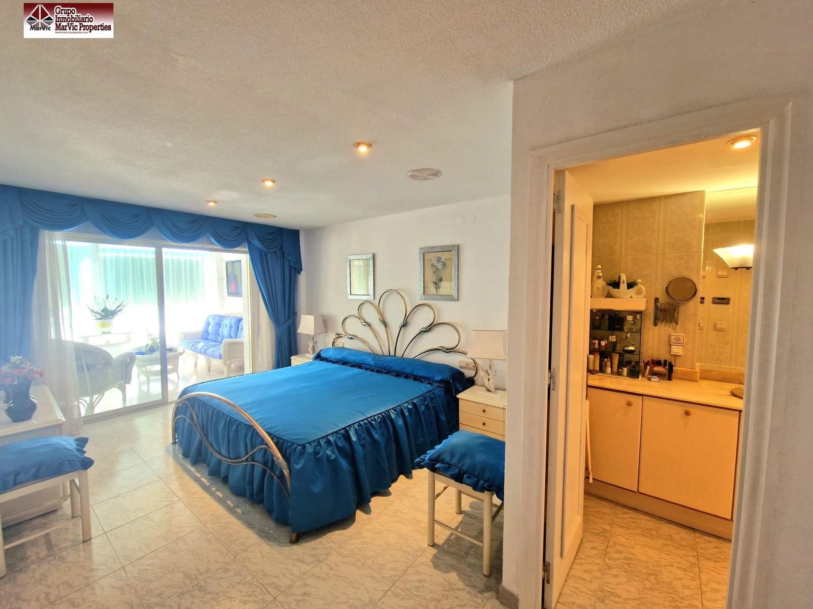4 bedroom Flat for sale in Benidorm with pool - € 650,000 (Ref: 8537518)