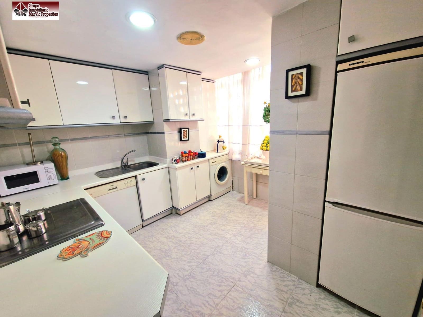 4 bedroom Flat for sale in Benidorm with pool - € 650,000 (Ref: 8537518)