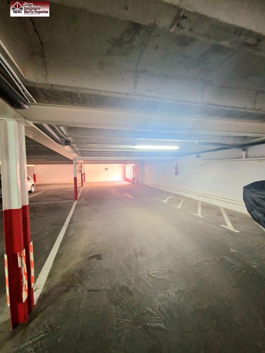 4 bedroom Flat for sale in Benidorm with pool - € 650,000 (Ref: 8537518)