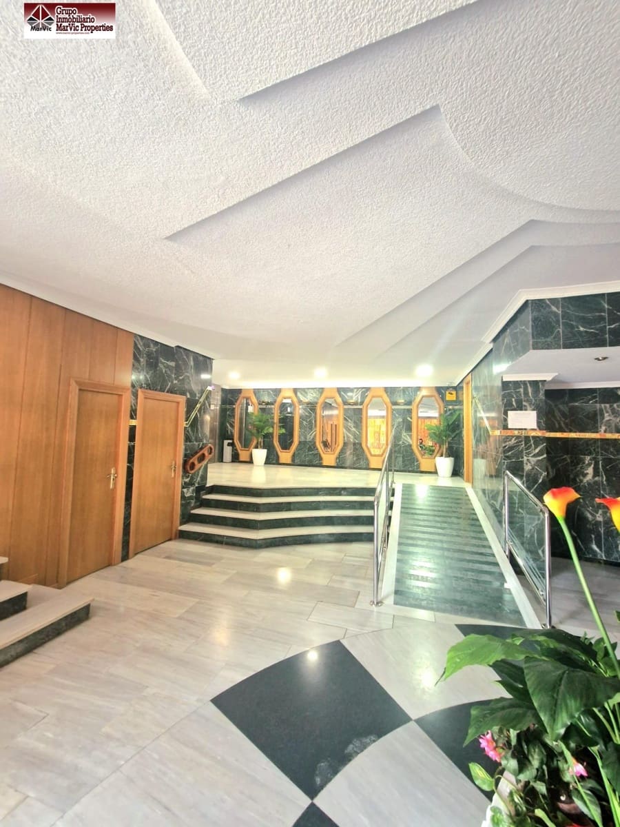 4 bedroom Flat for sale in Benidorm with pool - € 650,000 (Ref: 8537518)