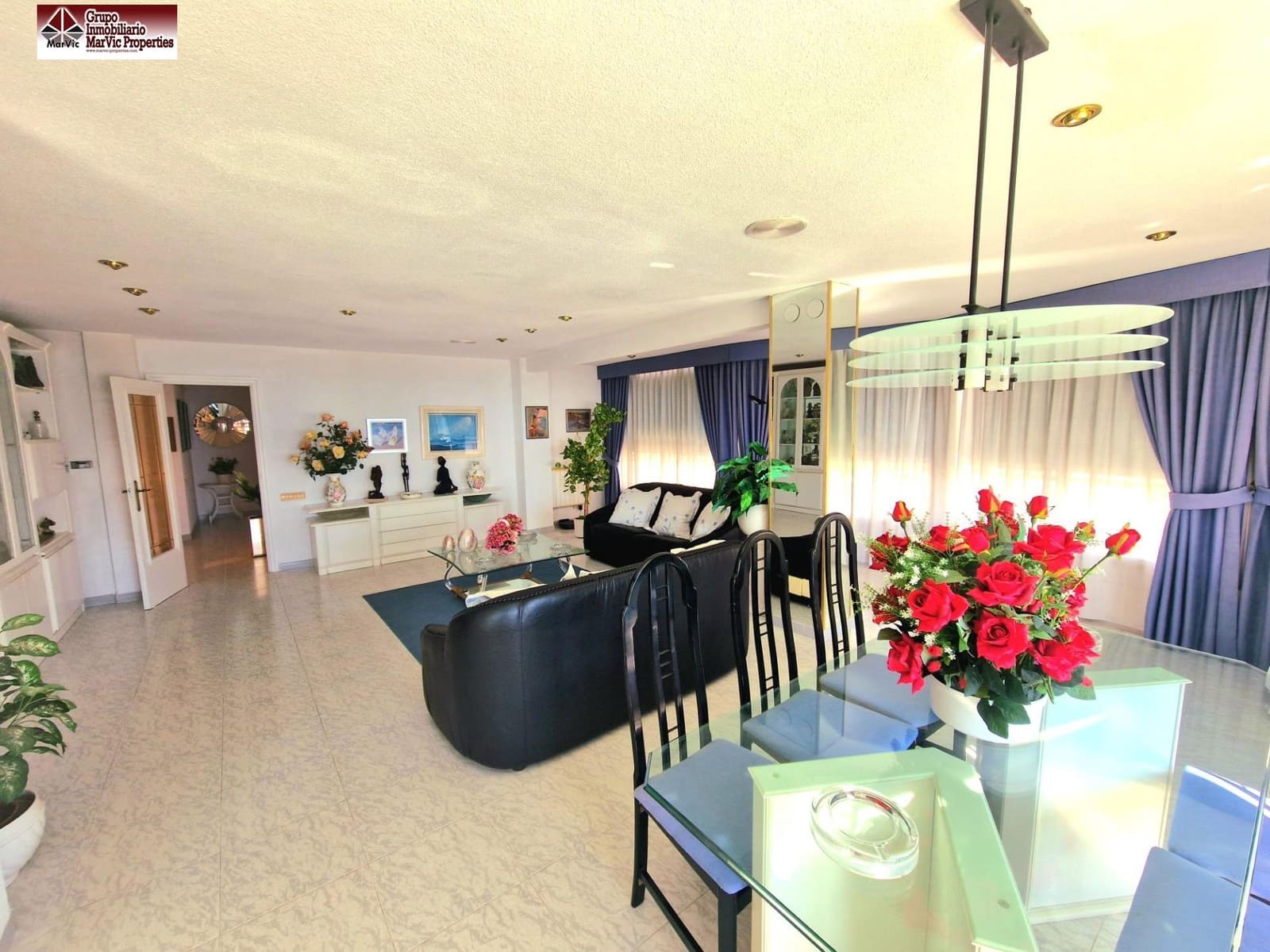 4 bedroom Flat for sale in Benidorm with pool - € 650,000 (Ref: 8537518)