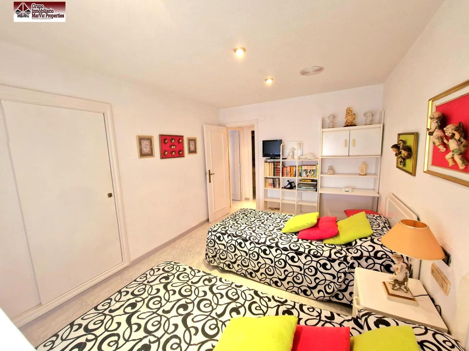 4 bedroom Flat for sale in Benidorm with pool - € 650,000 (Ref: 8537518)