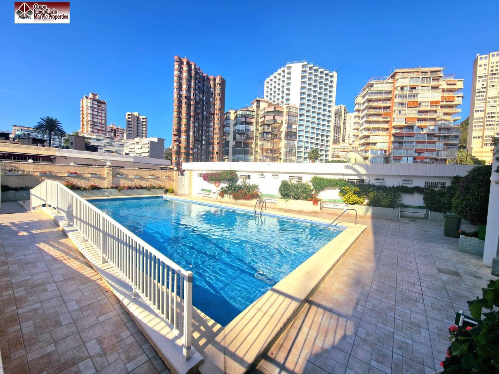 4 bedroom Flat for sale in Benidorm with pool - € 650,000 (Ref: 8537518)
