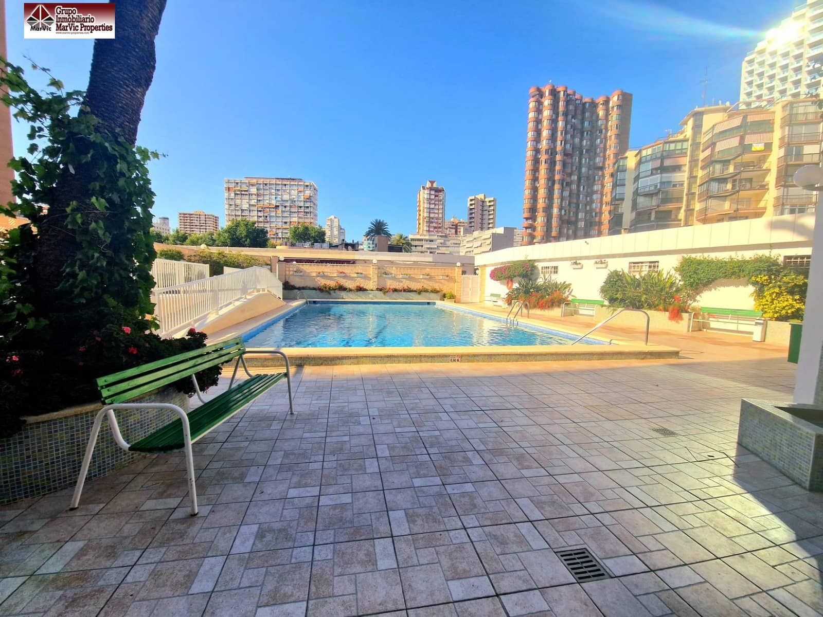 4 bedroom Flat for sale in Benidorm with pool - € 650,000 (Ref: 8537518)