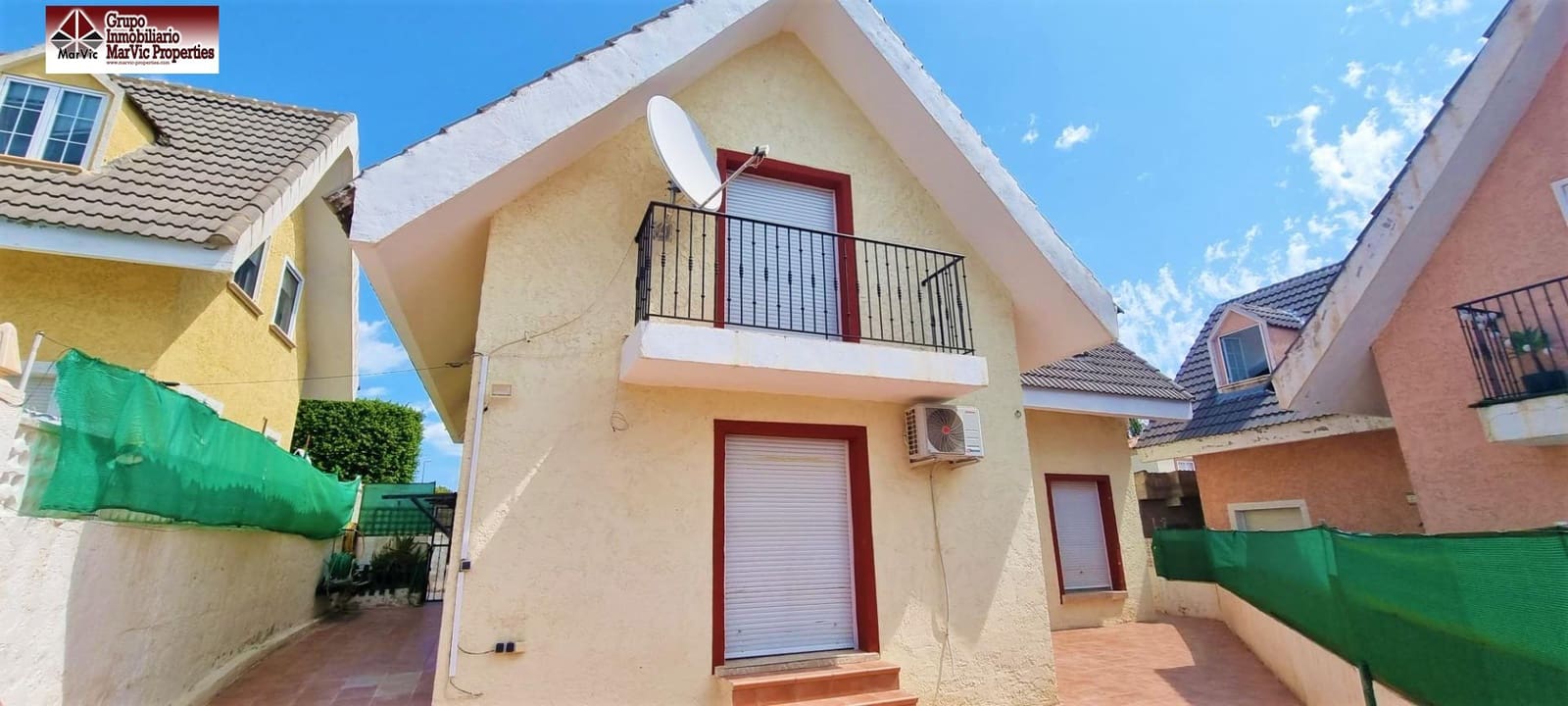 4 quarto Bungalow para venda em La Nucia com piscina - 315 000 € (Ref: 8537527)