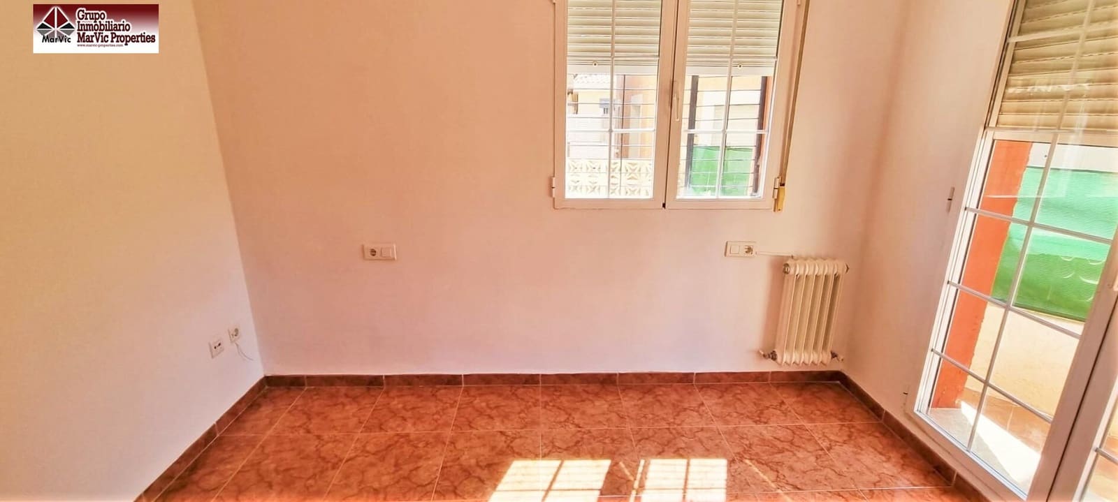 4 quarto Bungalow para venda em La Nucia com piscina - 315 000 € (Ref: 8537527)