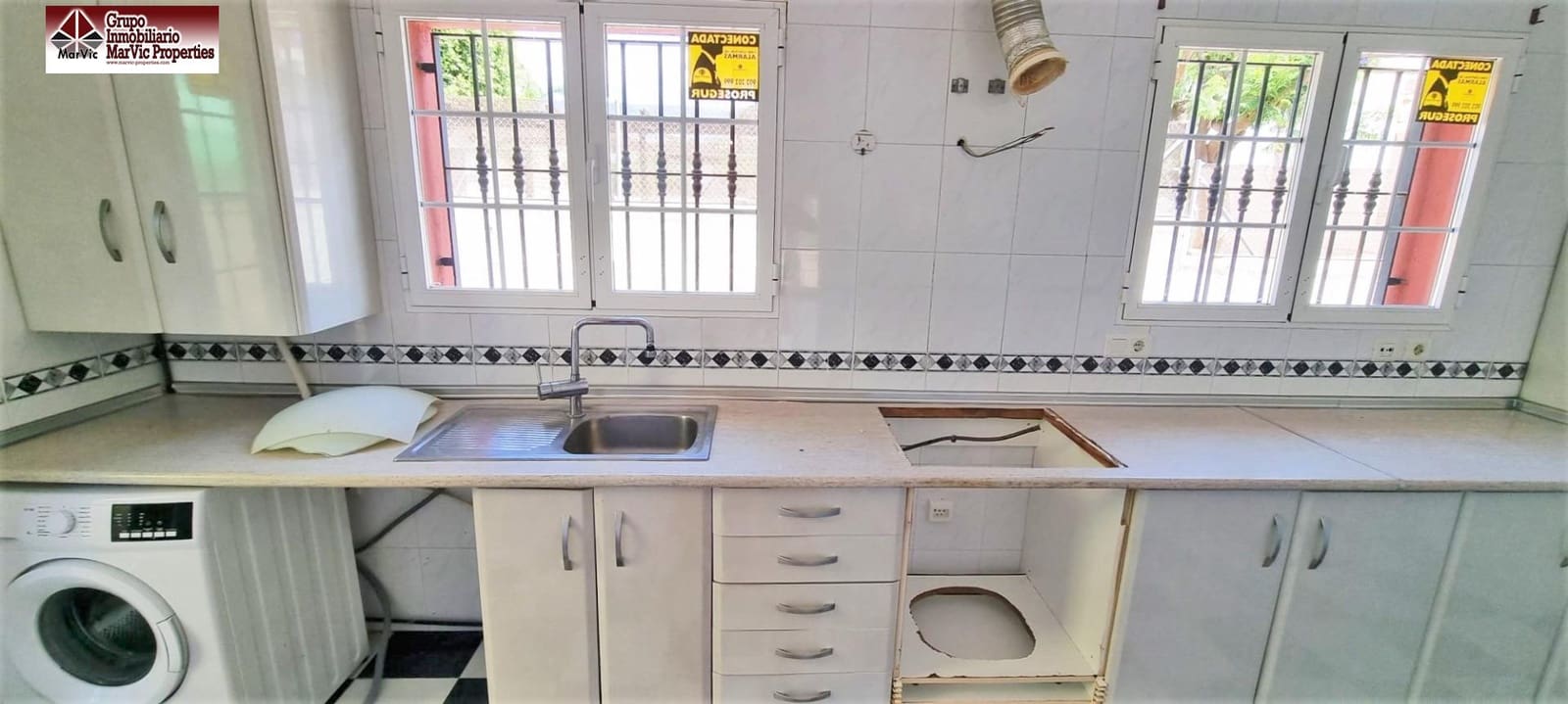 4 quarto Bungalow para venda em La Nucia com piscina - 315 000 € (Ref: 8537527)