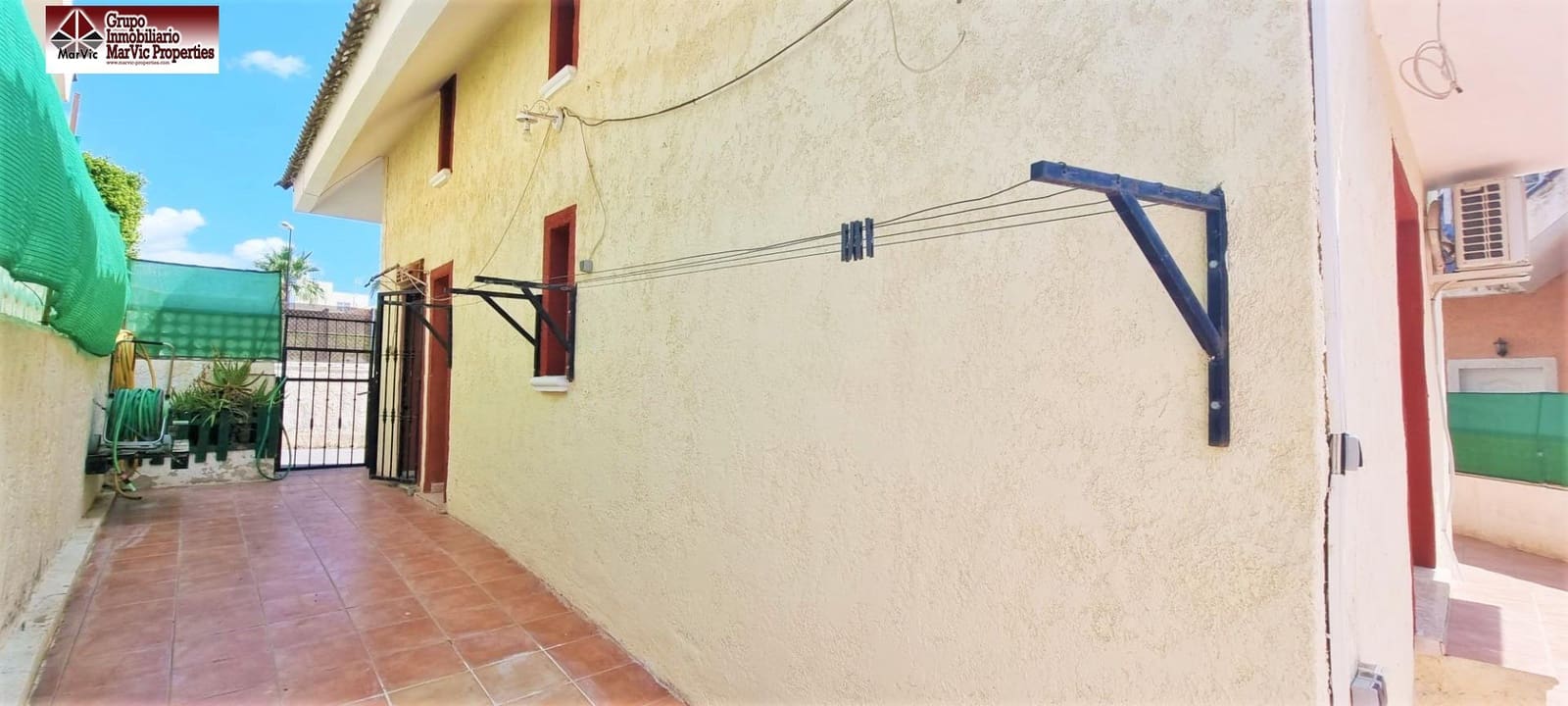 4 quarto Bungalow para venda em La Nucia com piscina - 315 000 € (Ref: 8537527)