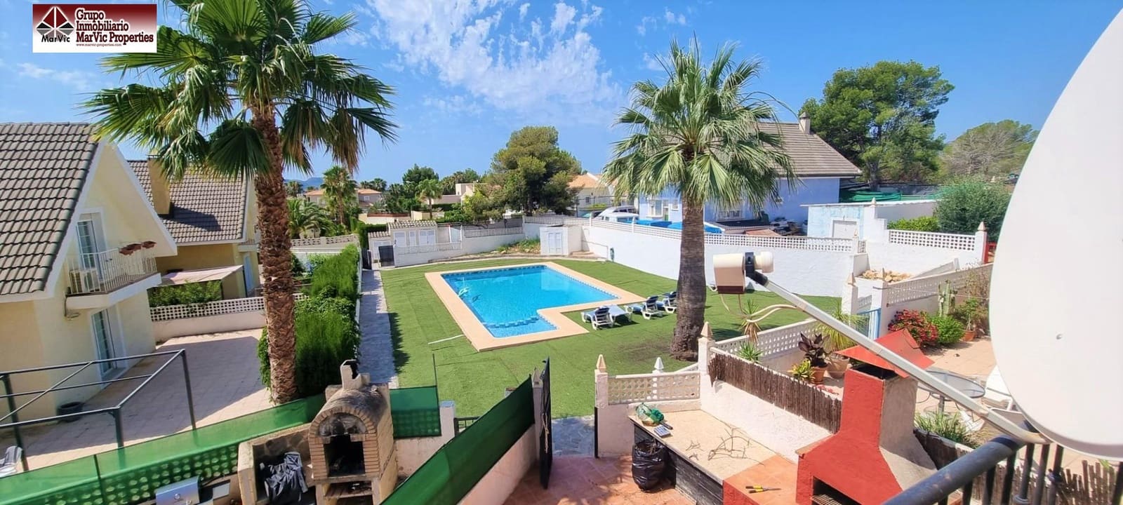 4 quarto Bungalow para venda em La Nucia com piscina - 315 000 € (Ref: 8537527)