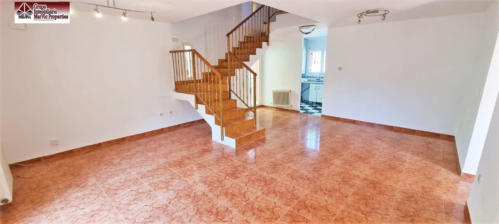 4 quarto Bungalow para venda em La Nucia com piscina - 315 000 € (Ref: 8537527)