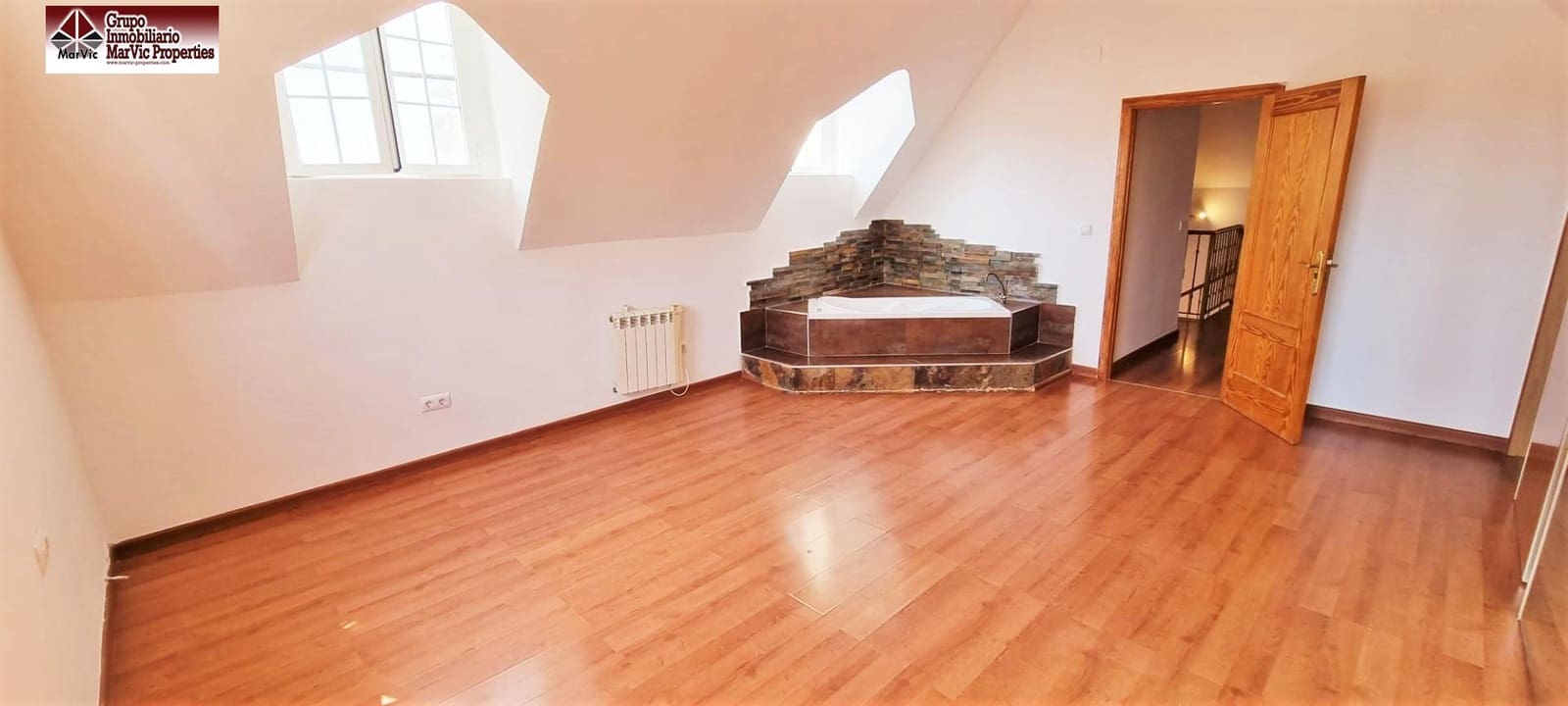 4 quarto Bungalow para venda em La Nucia com piscina - 315 000 € (Ref: 8537527)