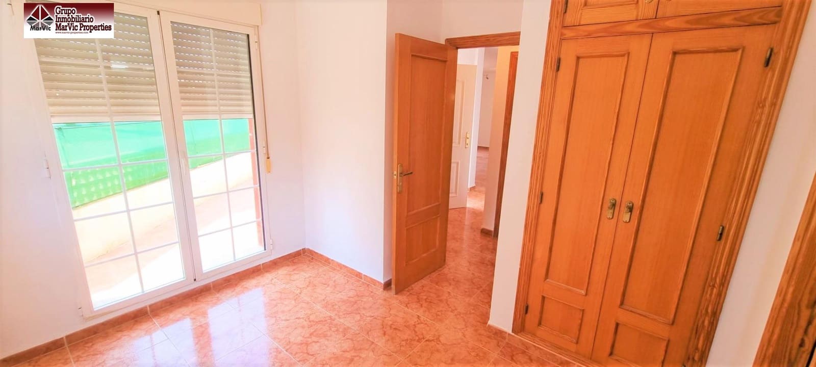 4 quarto Bungalow para venda em La Nucia com piscina - 315 000 € (Ref: 8537527)