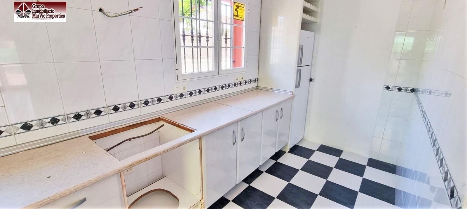 4 quarto Bungalow para venda em La Nucia com piscina - 315 000 € (Ref: 8537527)