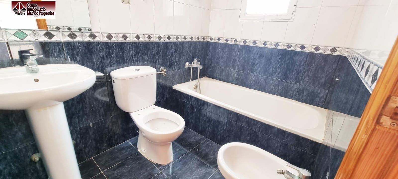 4 quarto Bungalow para venda em La Nucia com piscina - 315 000 € (Ref: 8537527)