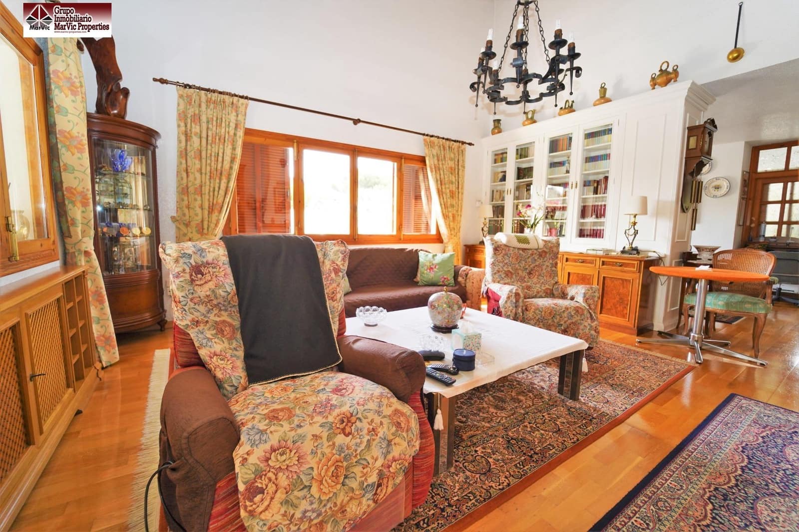 7 bedroom Villa for sale in Benidorm with pool garage - € 875,000 (Ref: 8537530)