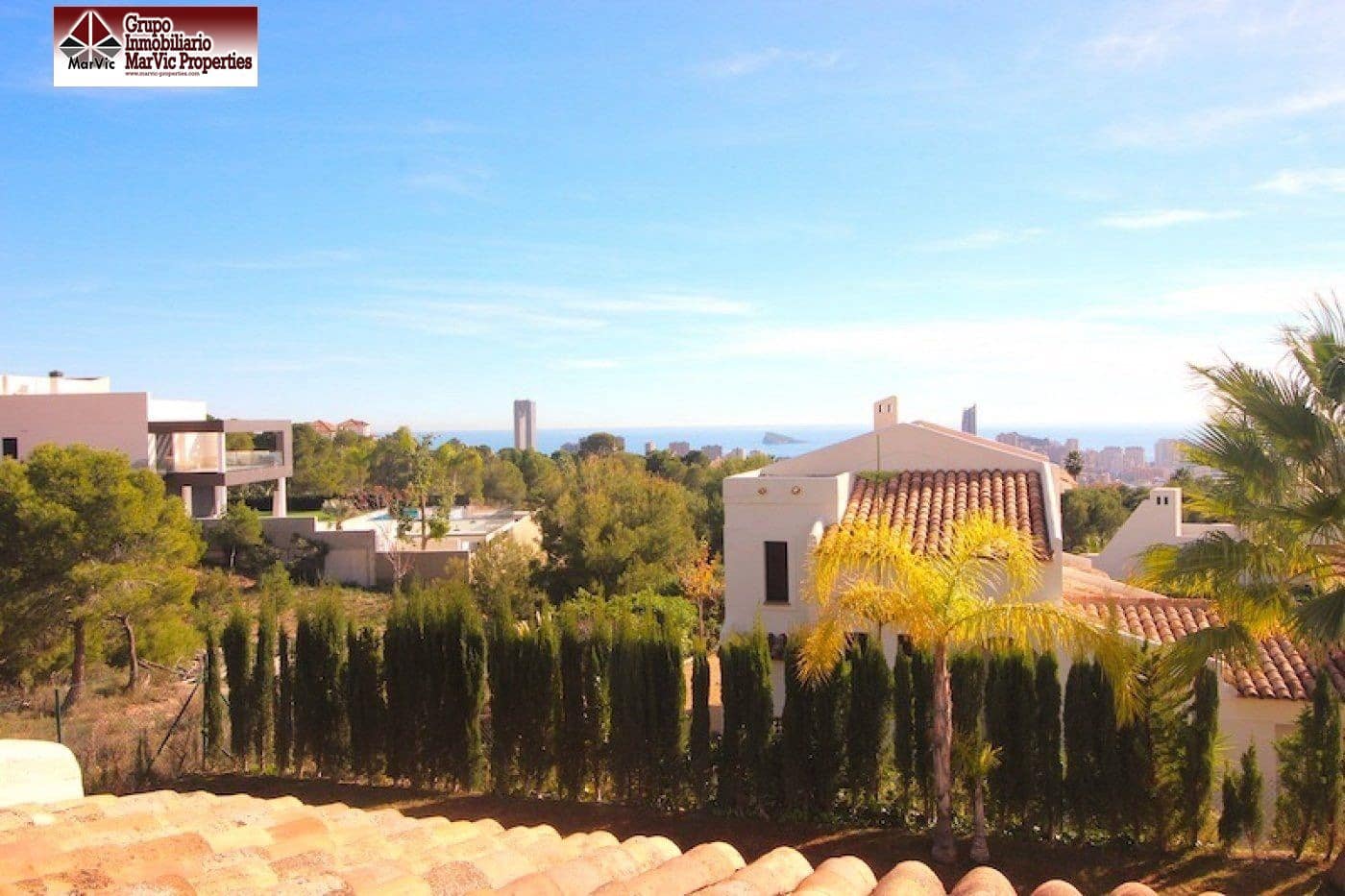 3 bedroom Villa for sale in Finestrat with pool garage - € 785,000 (Ref: 8542405)