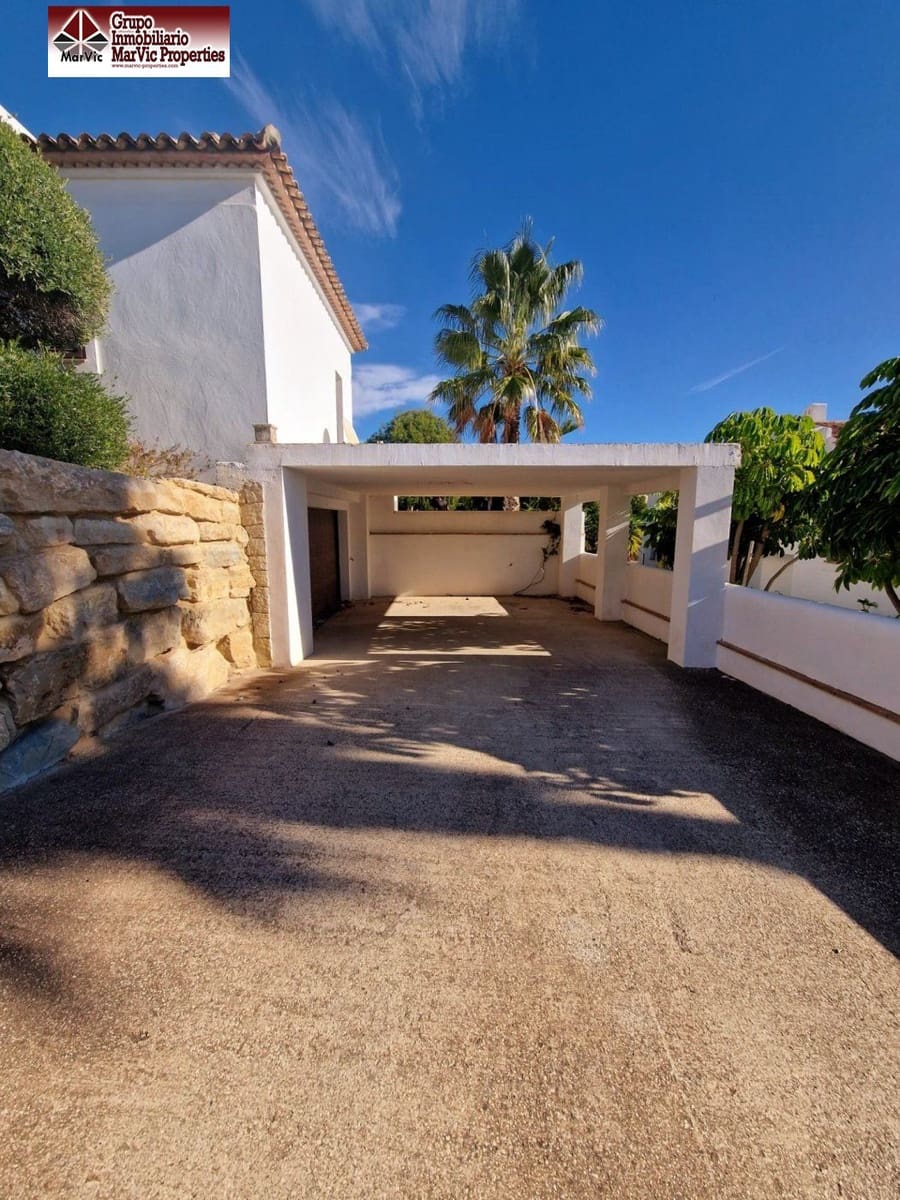 3 bedroom Villa for sale in Finestrat with pool garage - € 785,000 (Ref: 8542405)