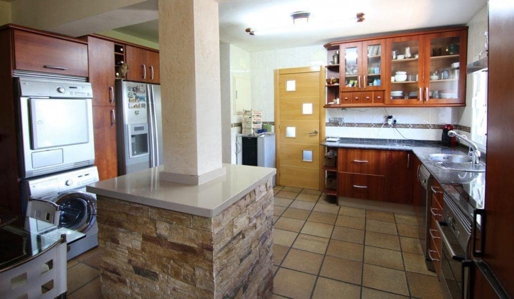 4 soveværelse Villa til salg i Benidorm med swimmingpool garage - € 1.490.000 (Ref: 8580126)