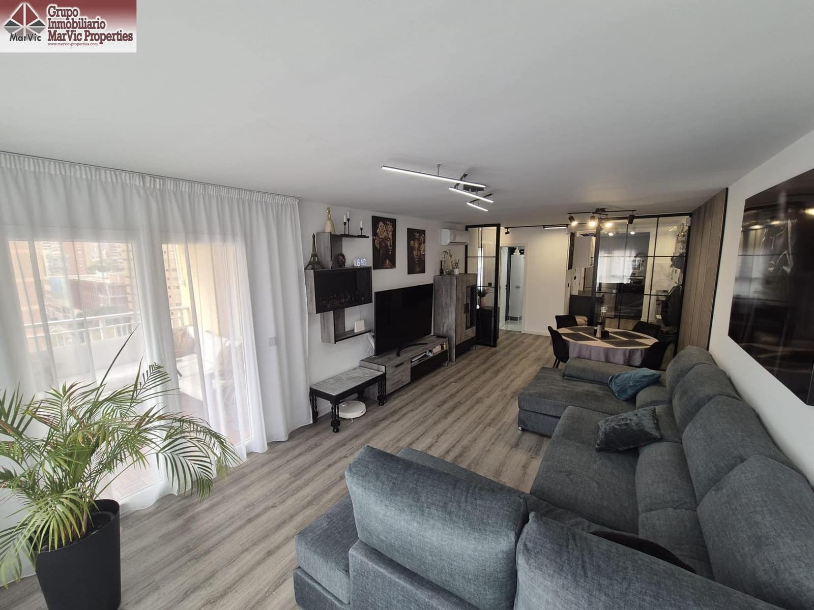 2 bedroom Flat for sale in Benidorm with pool garage - € 390,000 (Ref: 8601521)