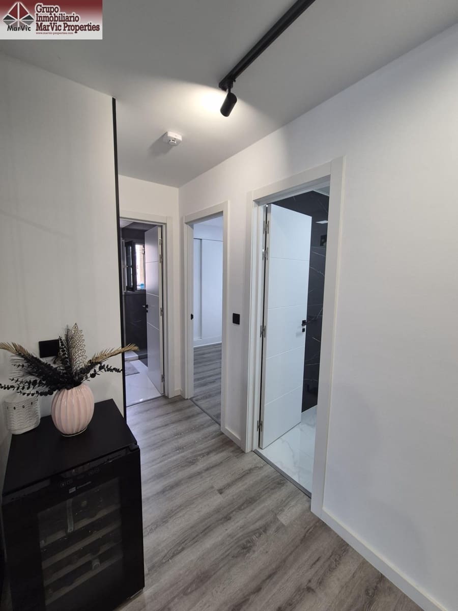 2 bedroom Flat for sale in Benidorm with pool garage - € 390,000 (Ref: 8601521)