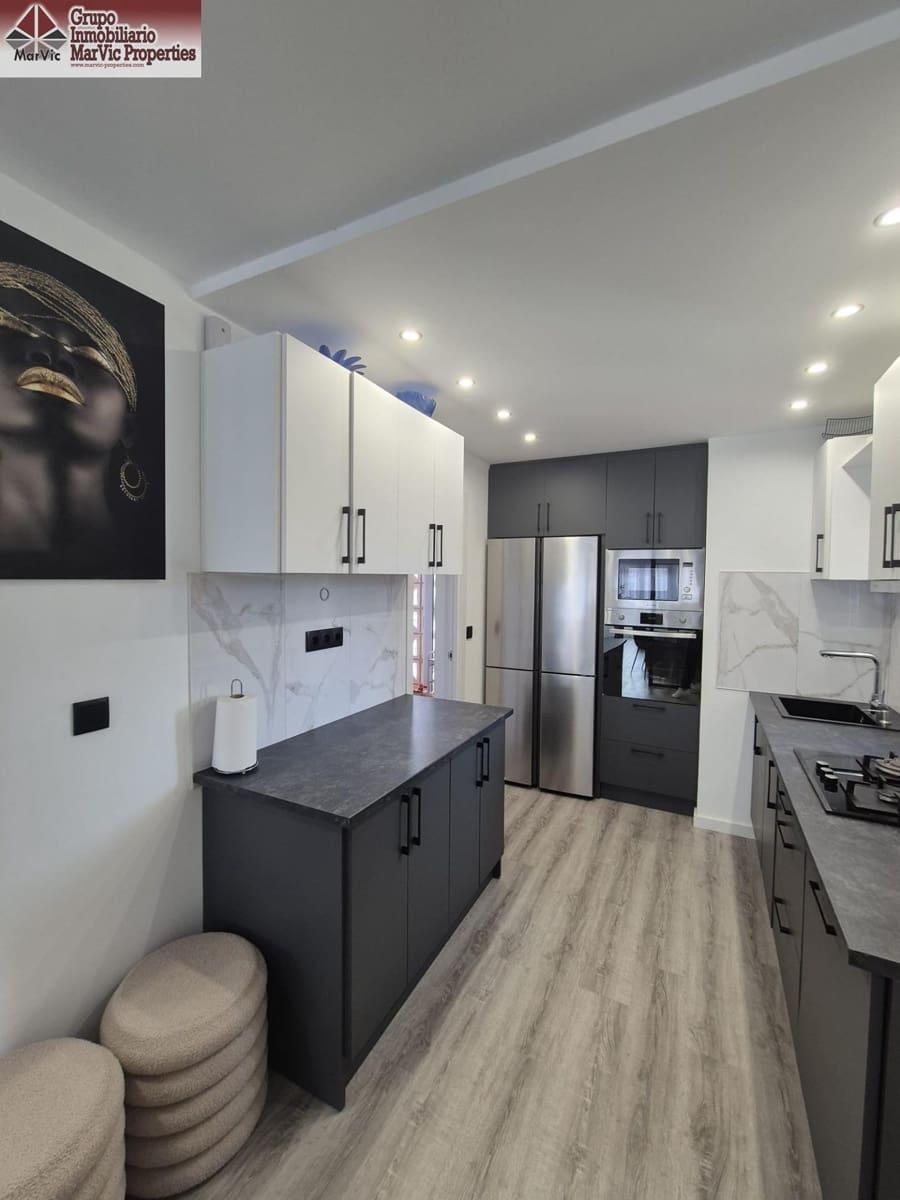 2 bedroom Flat for sale in Benidorm with pool garage - € 390,000 (Ref: 8601521)