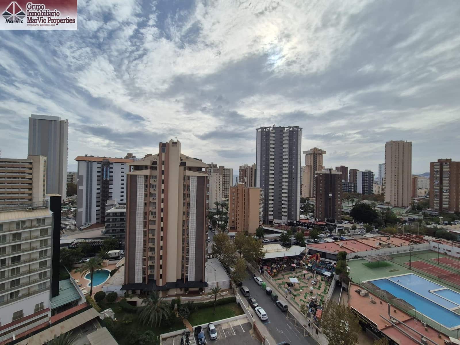 2 bedroom Flat for sale in Benidorm with pool garage - € 390,000 (Ref: 8601521)