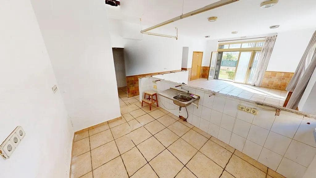 Commercial for sale in Benidorm - € 119,000 (Ref: 8616177)