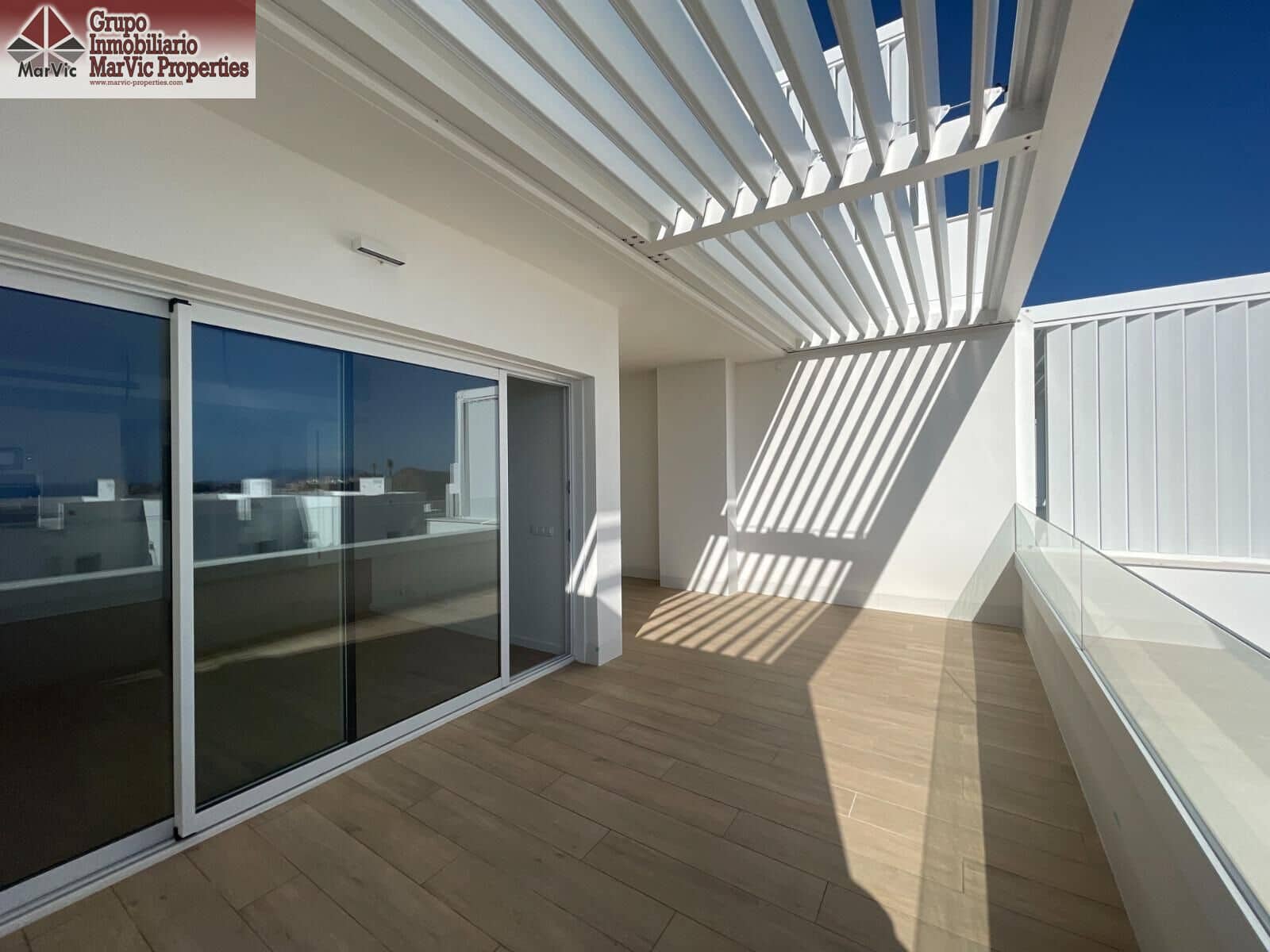 4 soveværelse Lejlighed til salg i Montiboli med swimmingpool garage - € 600.000 (Ref: 8662338)