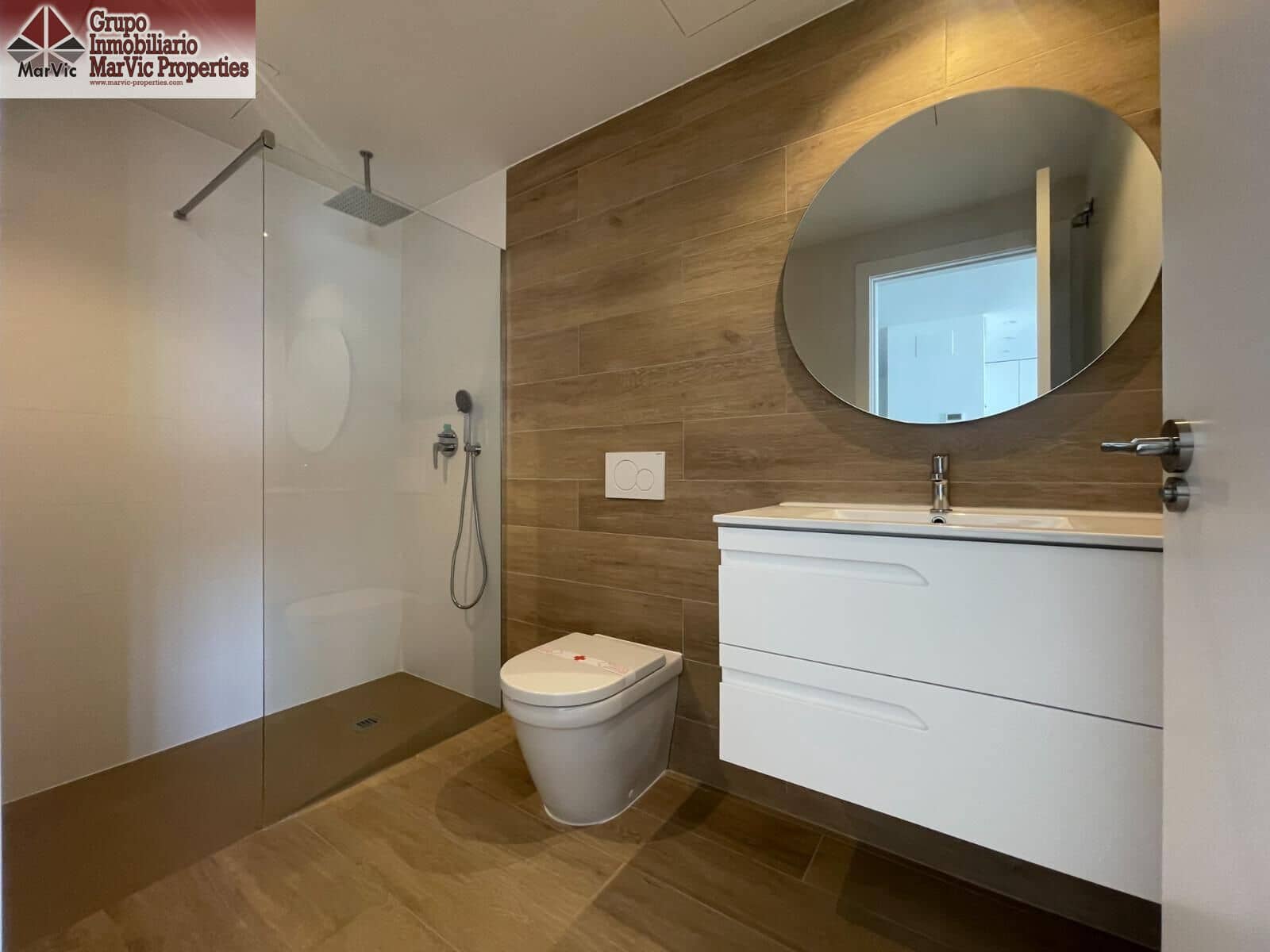 4 soveværelse Lejlighed til salg i Montiboli med swimmingpool garage - € 600.000 (Ref: 8662338)