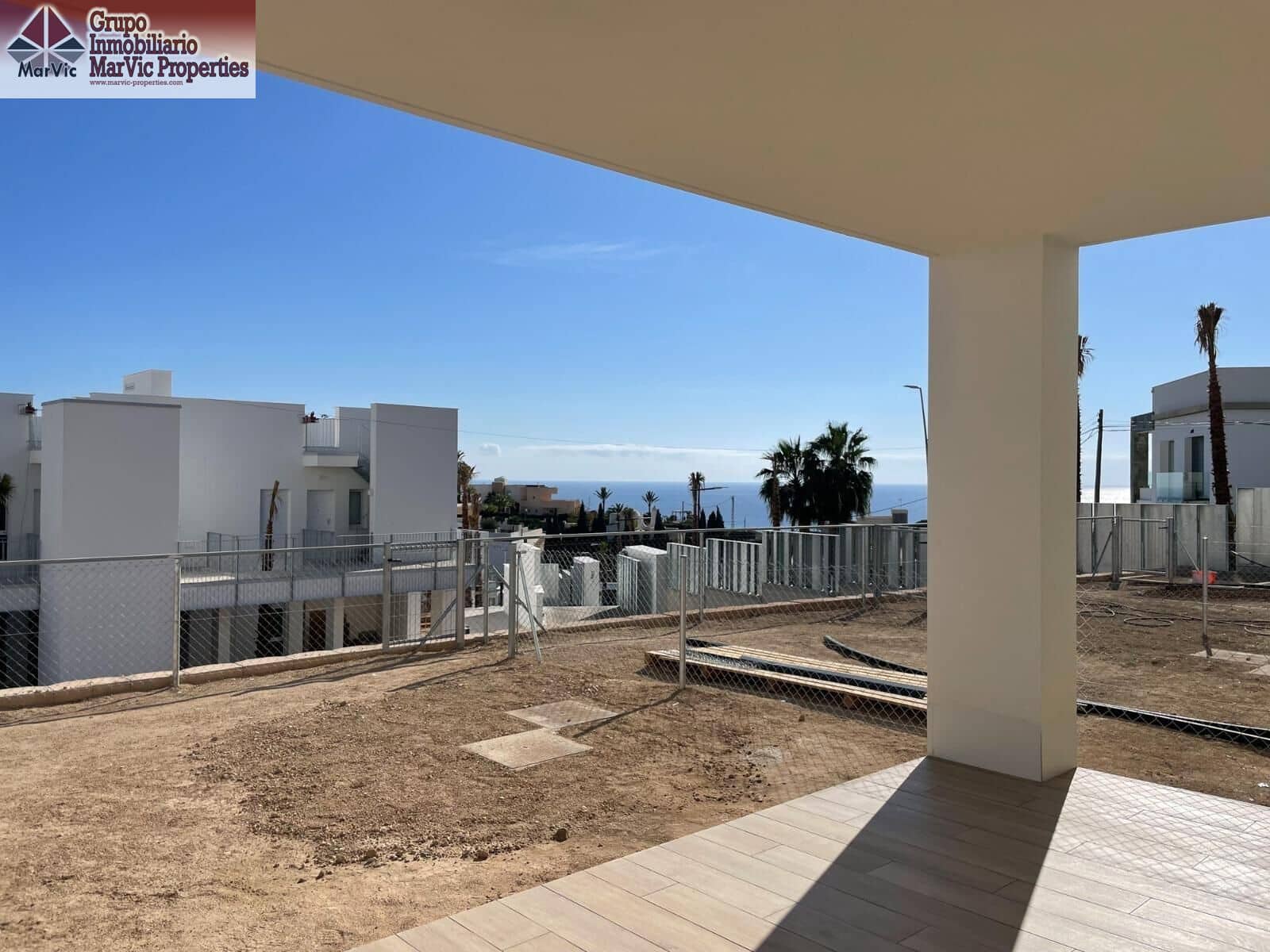 4 soveværelse Lejlighed til salg i Montiboli med swimmingpool garage - € 600.000 (Ref: 8662338)