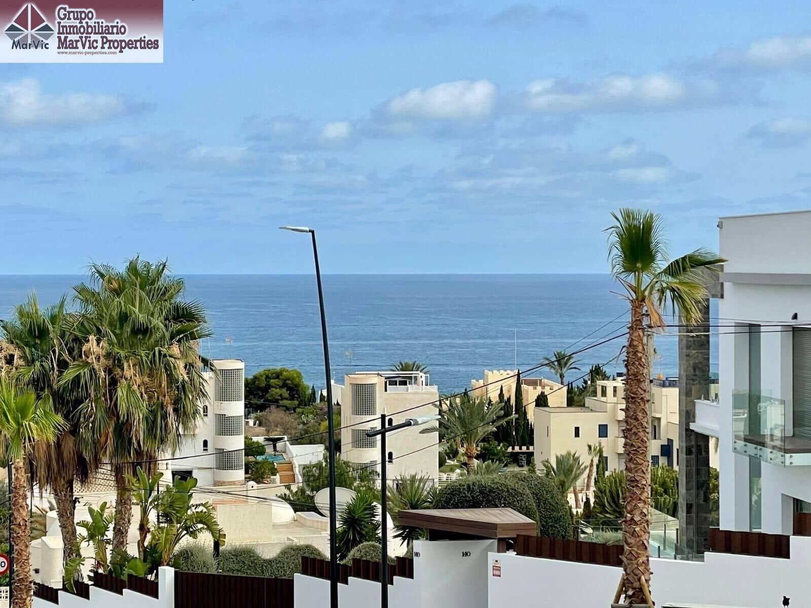 4 soveværelse Lejlighed til salg i Montiboli med swimmingpool garage - € 600.000 (Ref: 8662338)