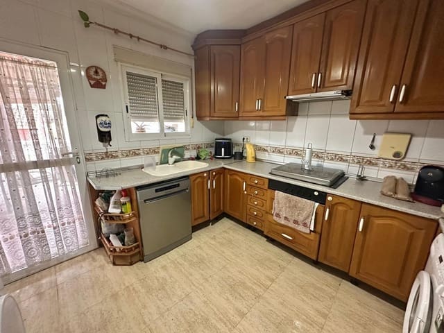 Chalet de 4 habitaciones en La Nucia en venta con garaje - 360.000 € (Ref: 8698306)