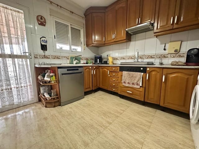 Chalet de 4 habitaciones en La Nucia en venta con garaje - 360.000 € (Ref: 8698306)