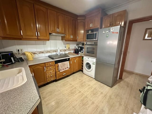 Chalet de 4 habitaciones en La Nucia en venta con garaje - 360.000 € (Ref: 8698306)