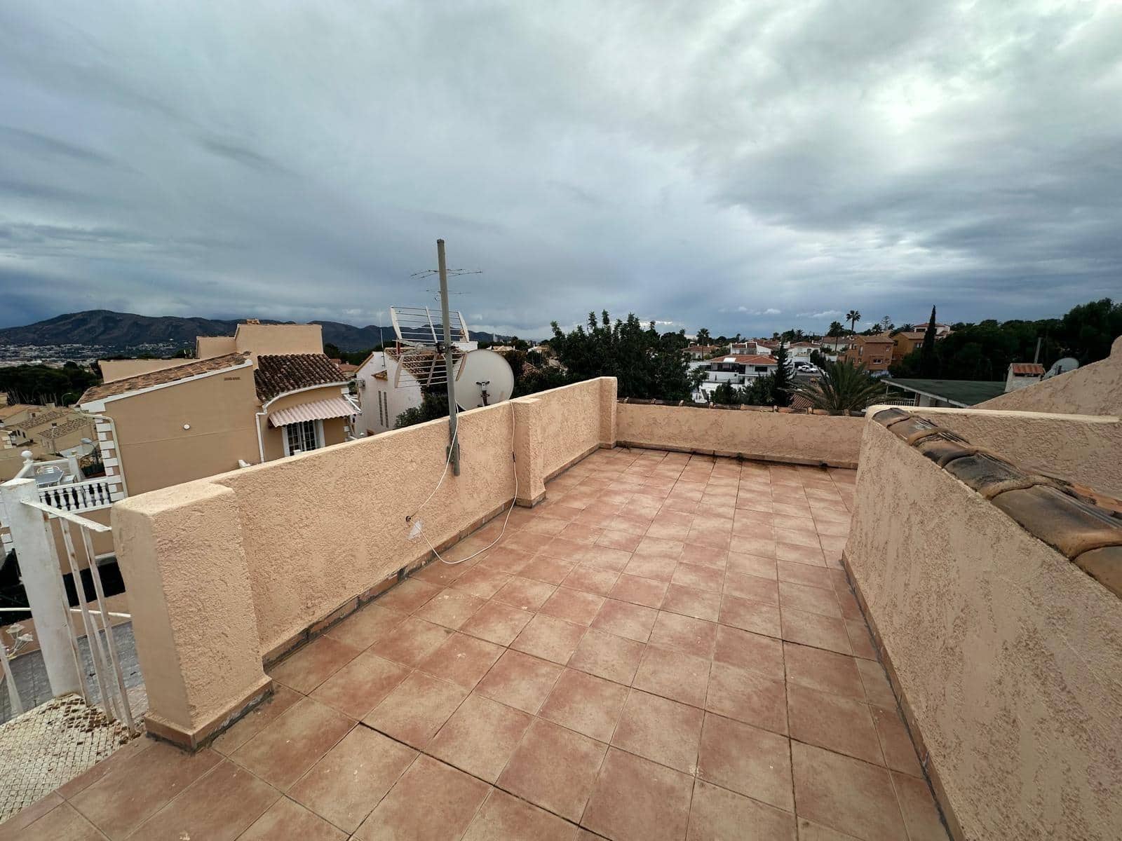 Chalet de 4 habitaciones en La Nucia en venta con garaje - 360.000 € (Ref: 8698306)