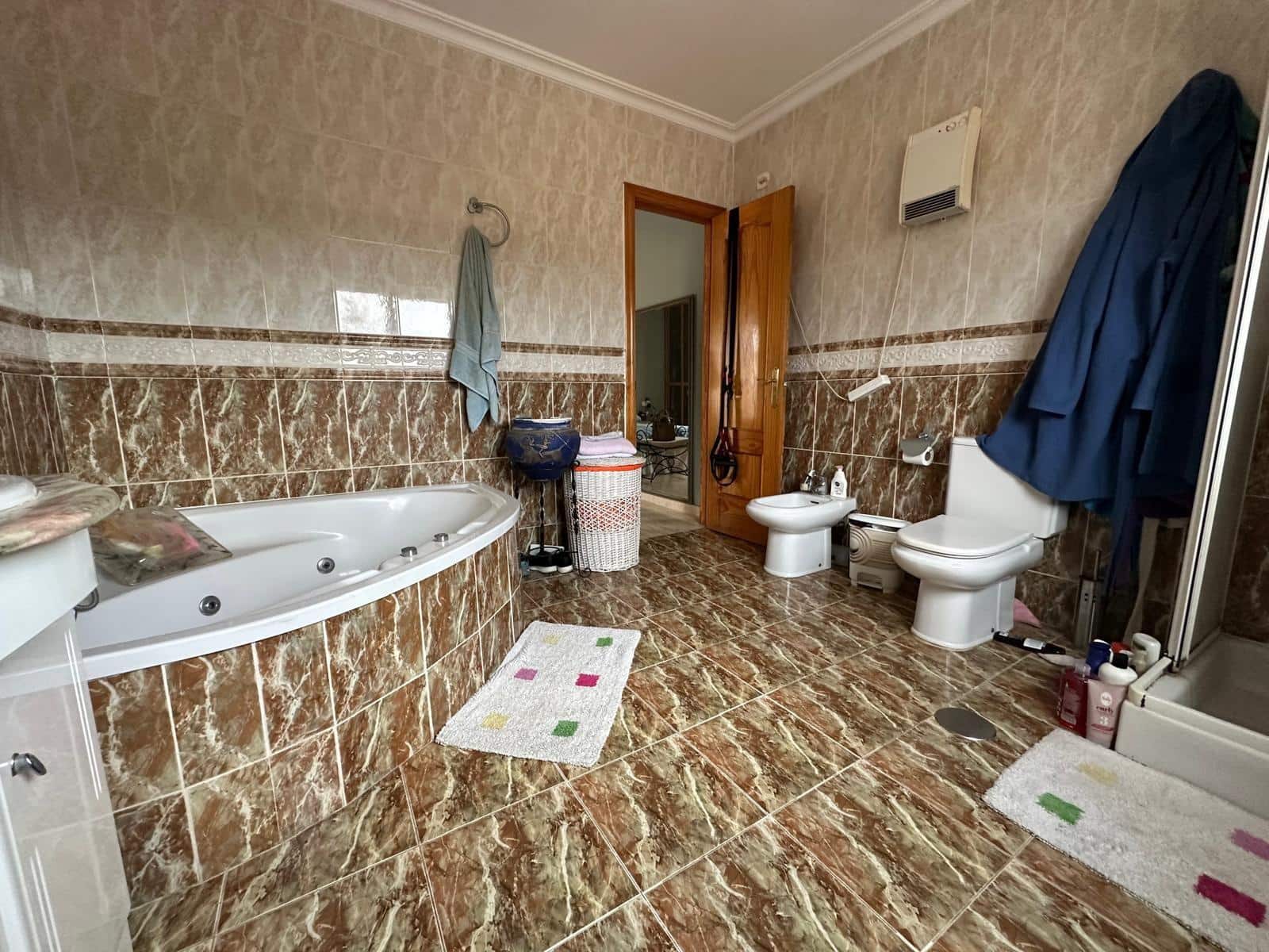 Chalet de 4 habitaciones en La Nucia en venta con garaje - 360.000 € (Ref: 8698306)