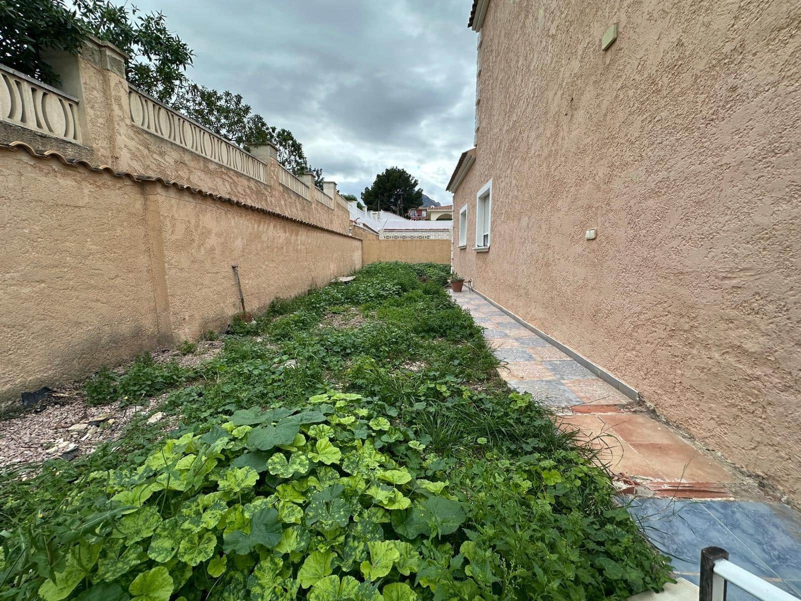 Chalet de 4 habitaciones en La Nucia en venta con garaje - 360.000 € (Ref: 8698306)