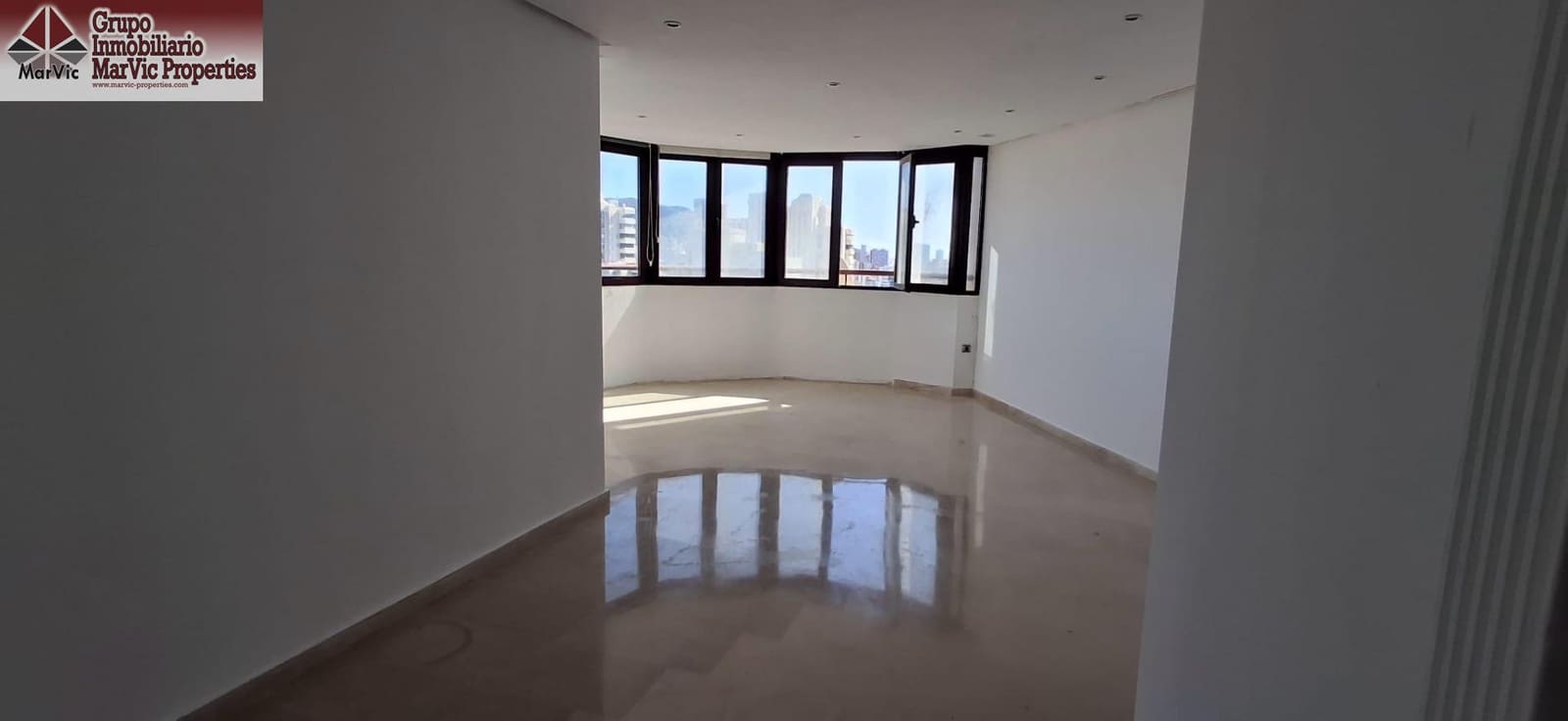 2 makuuhuone Asunto myytävänä paikassa Benidorm mukana uima-altaan - 244 000 € (Ref: 8783999)